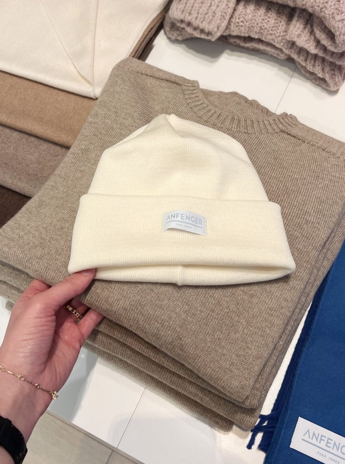 Beanies - 100 % feinster Merinowolle - Wollweiß - Front