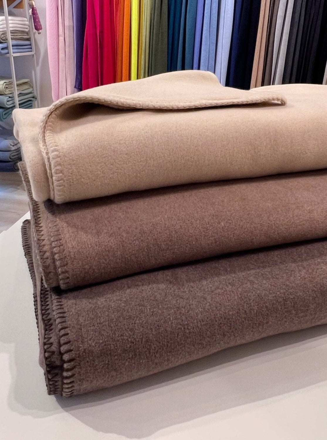 Fleecedecke B2B - drei Fleecedecken - Beige, Braun, Dunkelbraun