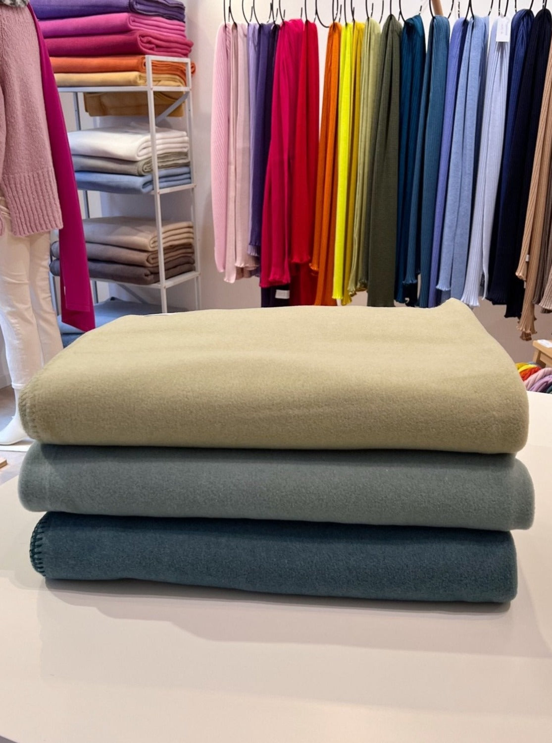 Fleecedecke B2B - drei Fleecedecken - Hellgrün, Salbei, Hellblau