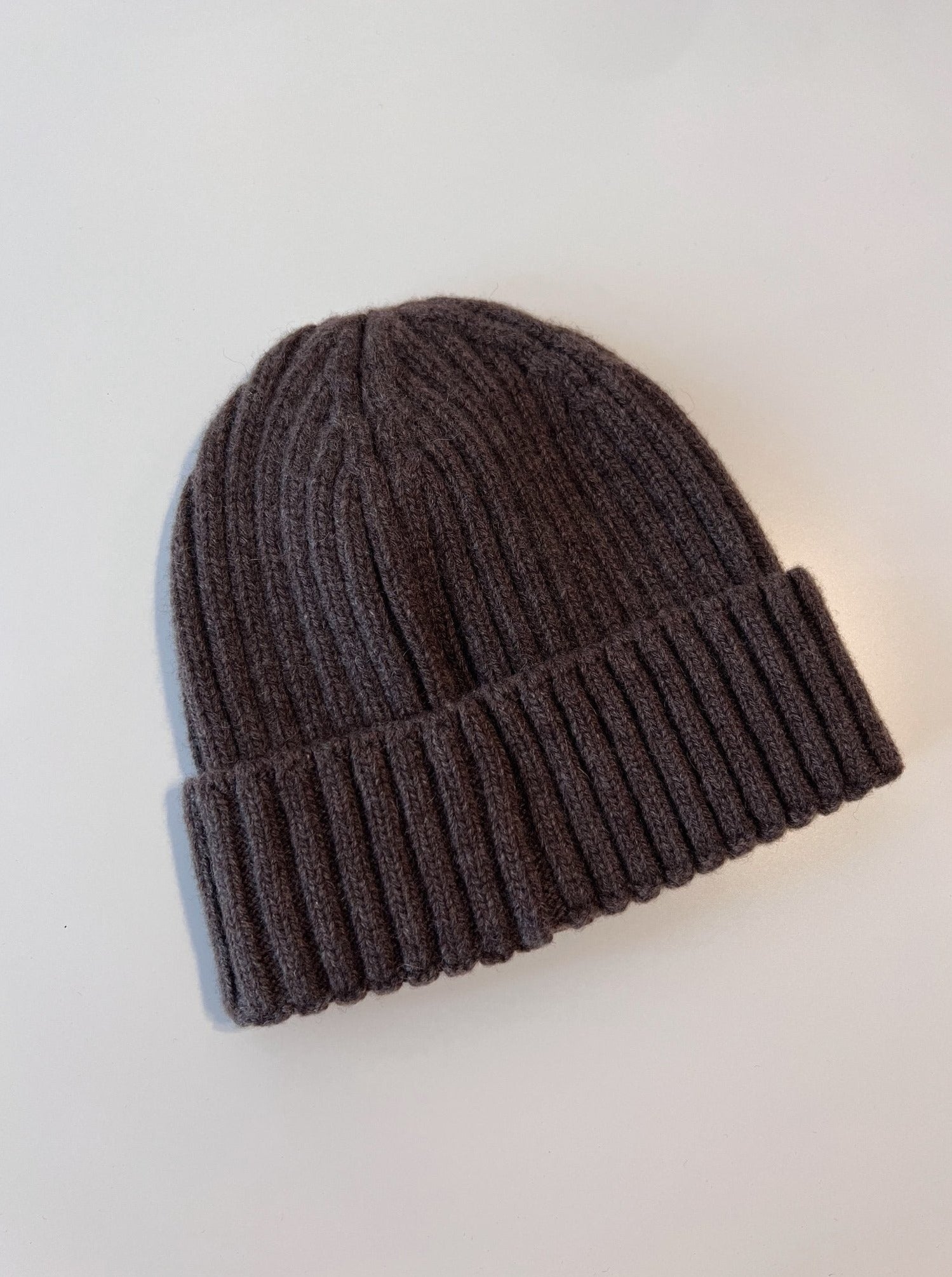 Kaschmir Rippenmütze 2.0 B2B - Dunkelbraun - Front