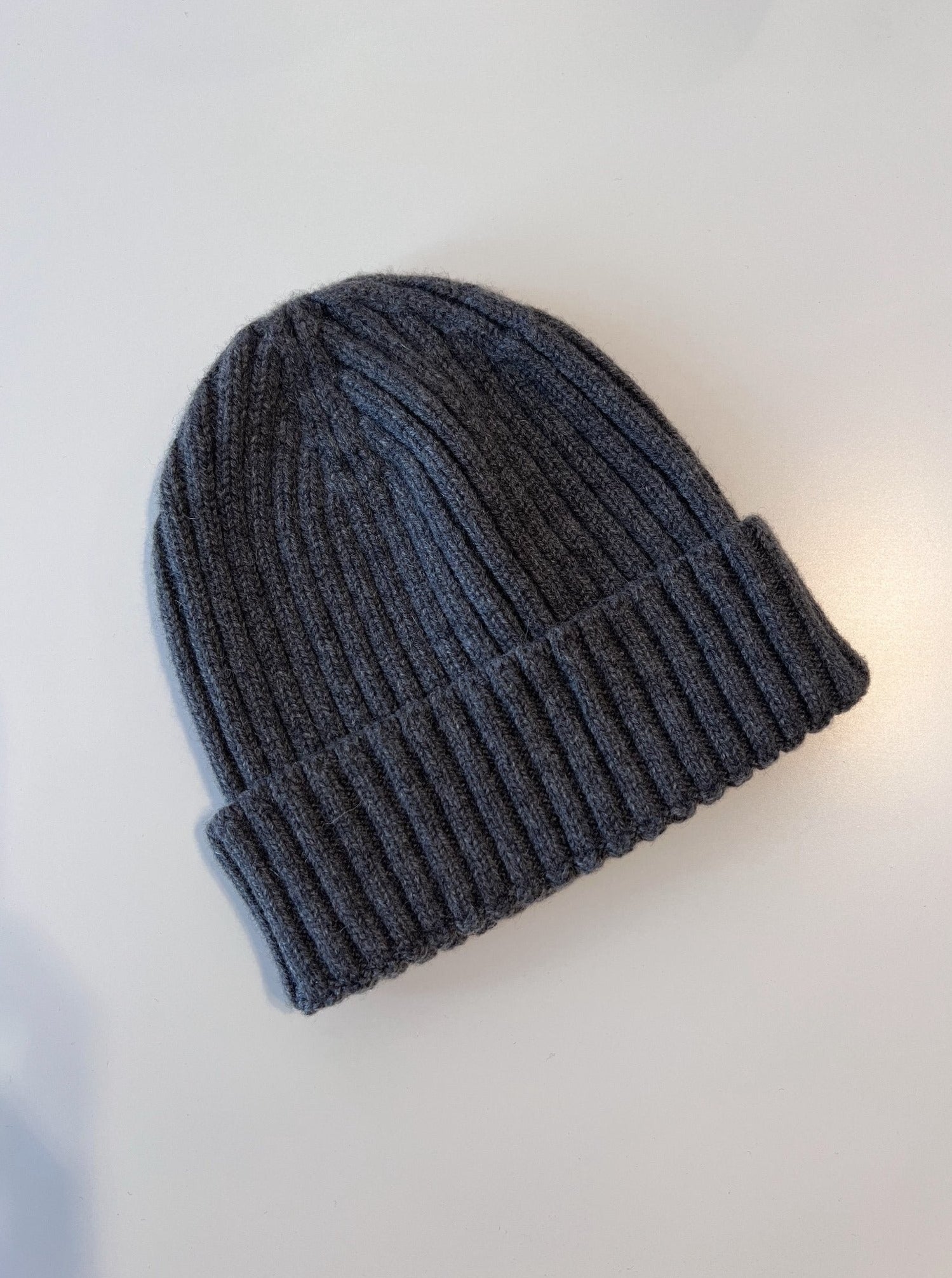 Kaschmir Rippenmütze 2.0 B2B - Dunkelgrau - Front