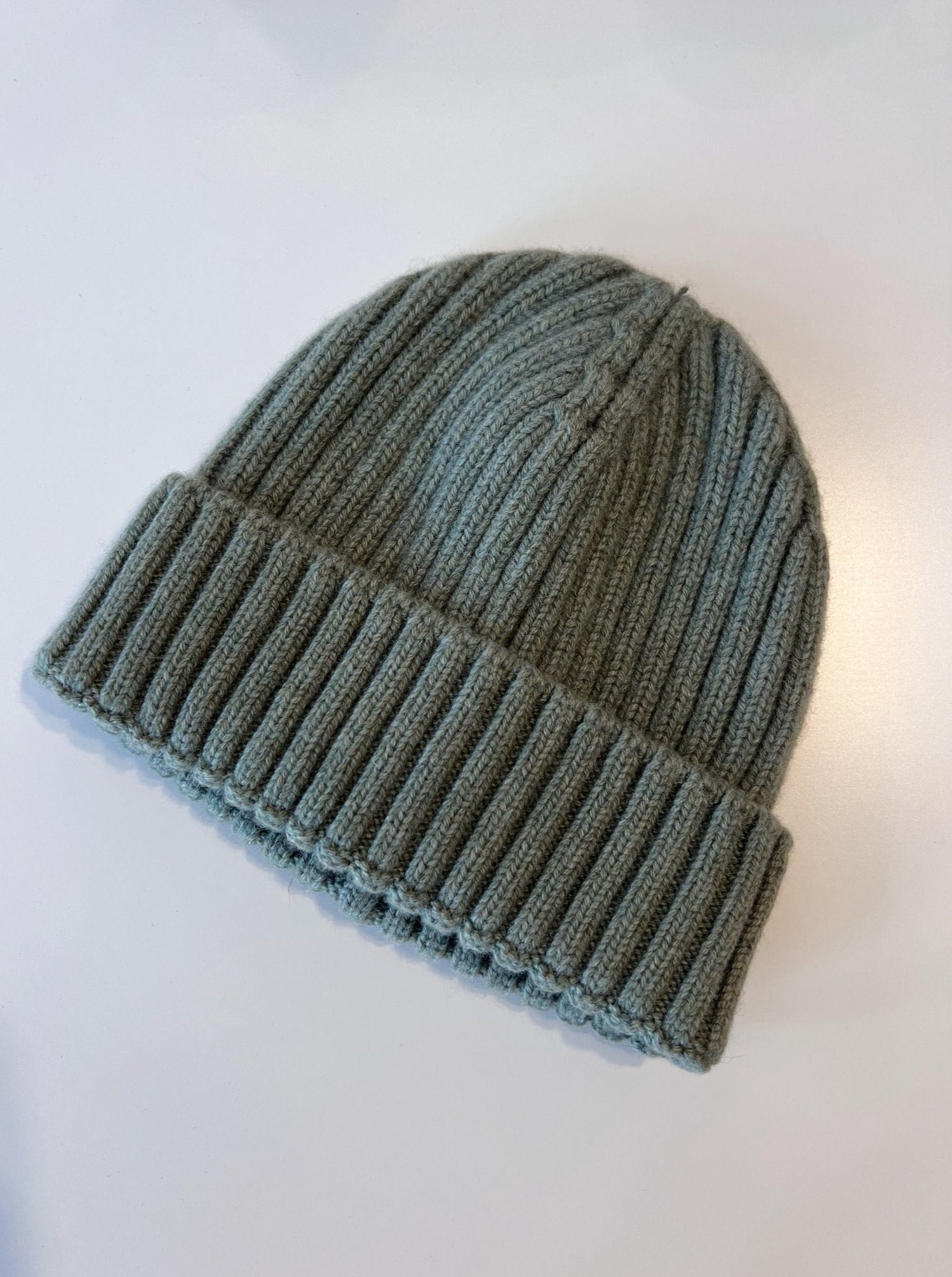 Kaschmir Rippenmütze 2.0 B2B - Salbei - Front