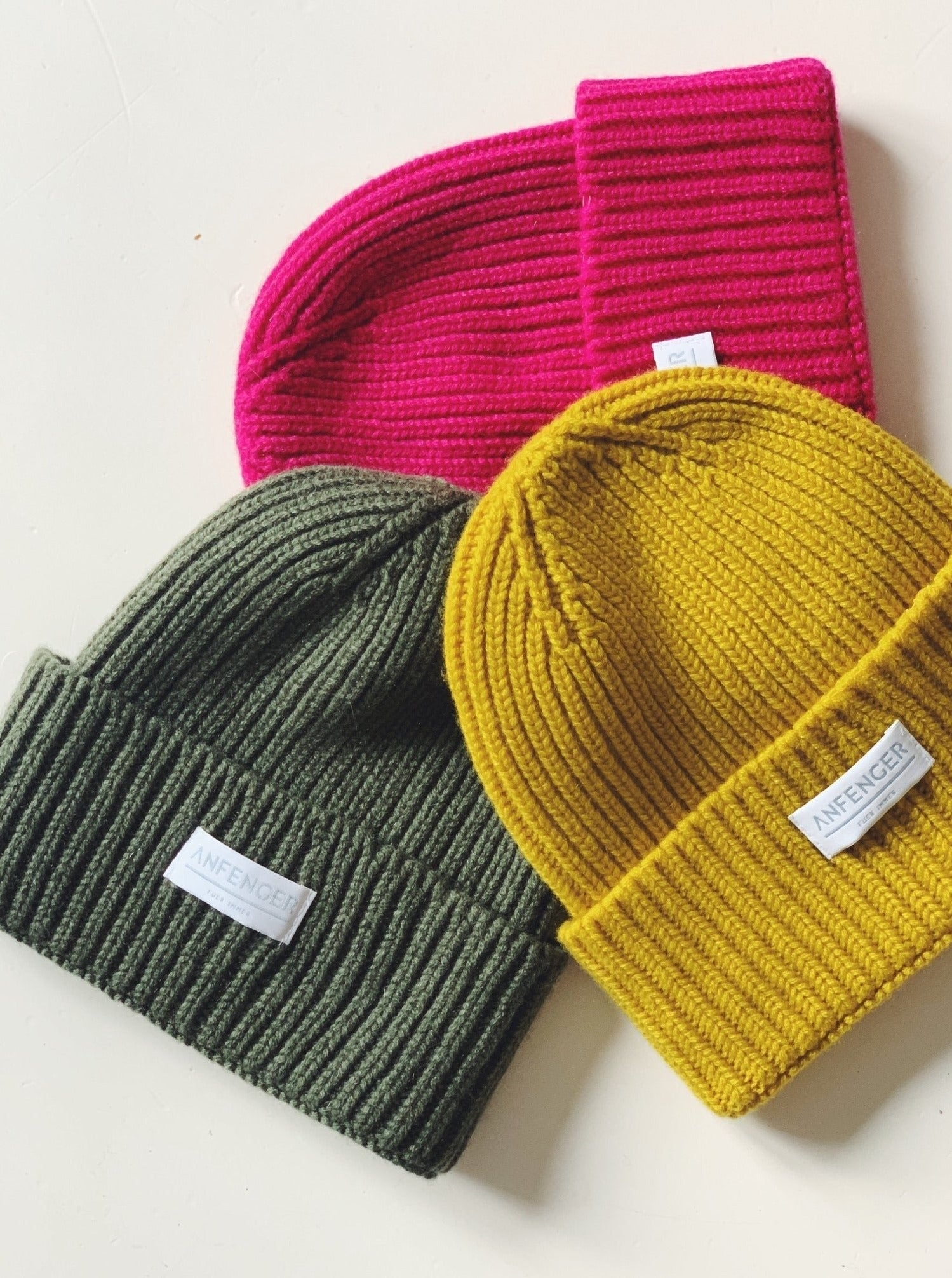 Kaschmir Rippenmütze - Grün und zwei Mützen in verschiedenen Farben - Front