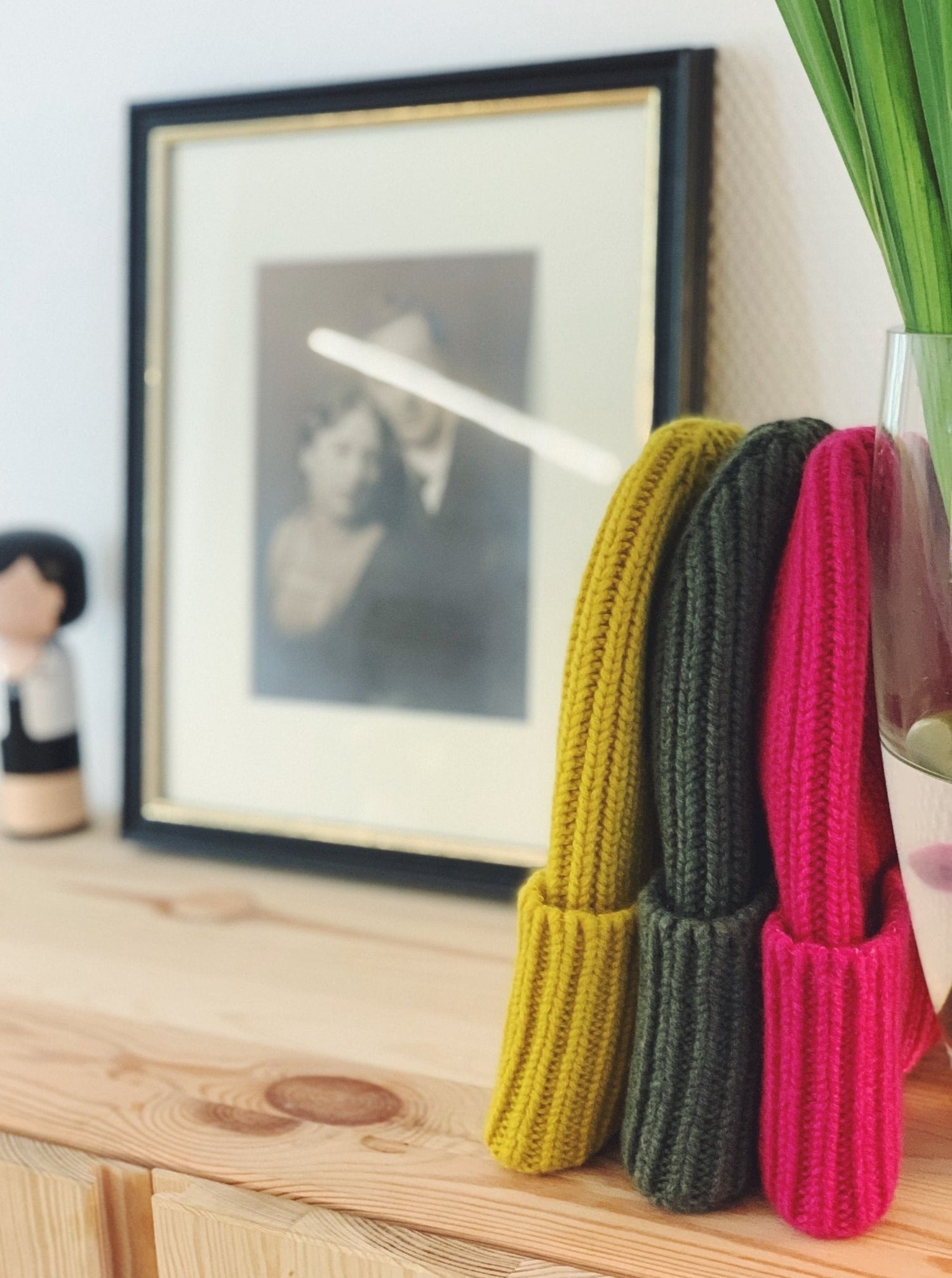 Kaschmir Rippenmütze - drei Mützen in verschiedenen Farben - Seite