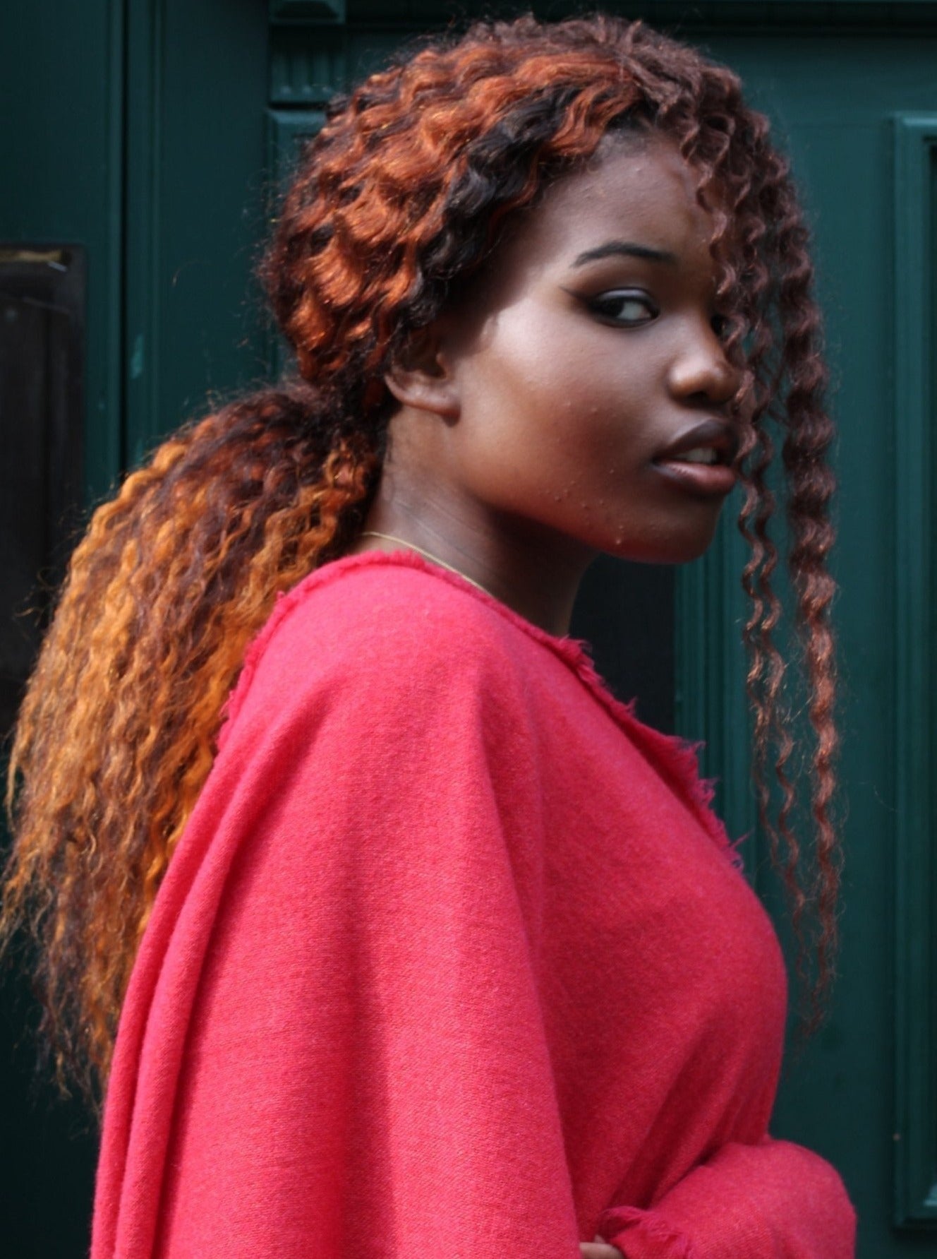 Kaschmir Wollschal mit Fransen 2.0 - Karminrot - Seite - Nahaufnahme