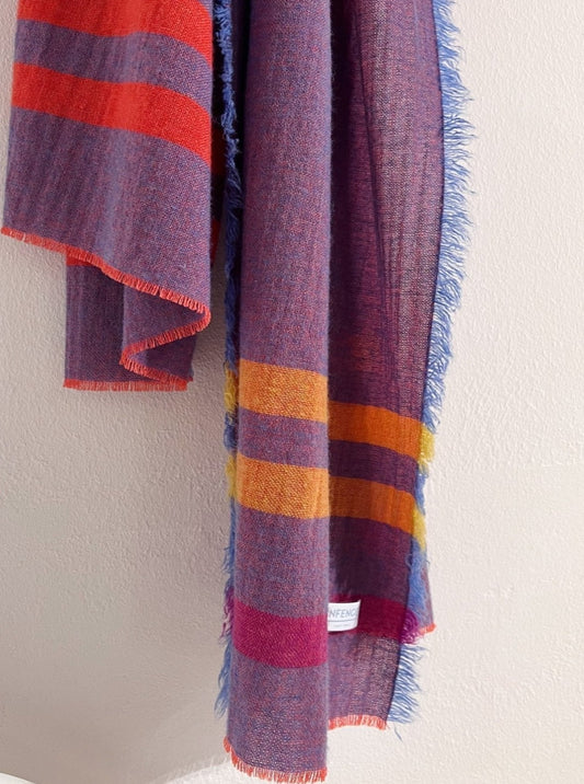 Kaschmir Wollschal mit Streifen - Aubergine Blau - Nahaufnahme