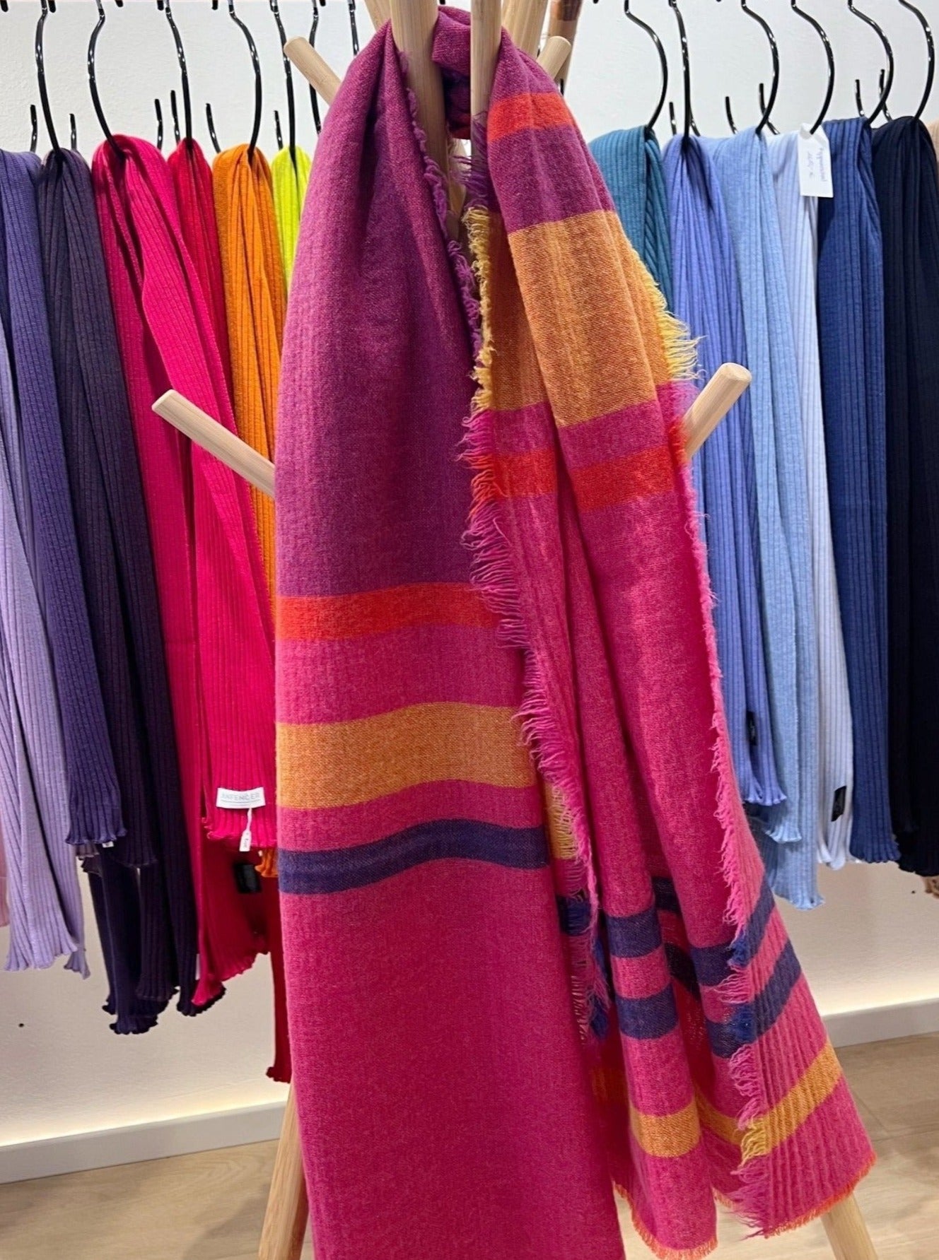 Kaschmir Wollschal mit Streifen - Pink Blau Senf - Nahaufnahme