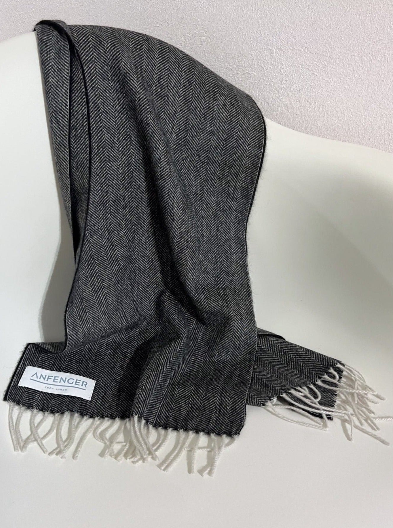 Kaschmirschal Fischgrätmuster - Schwarz - Front