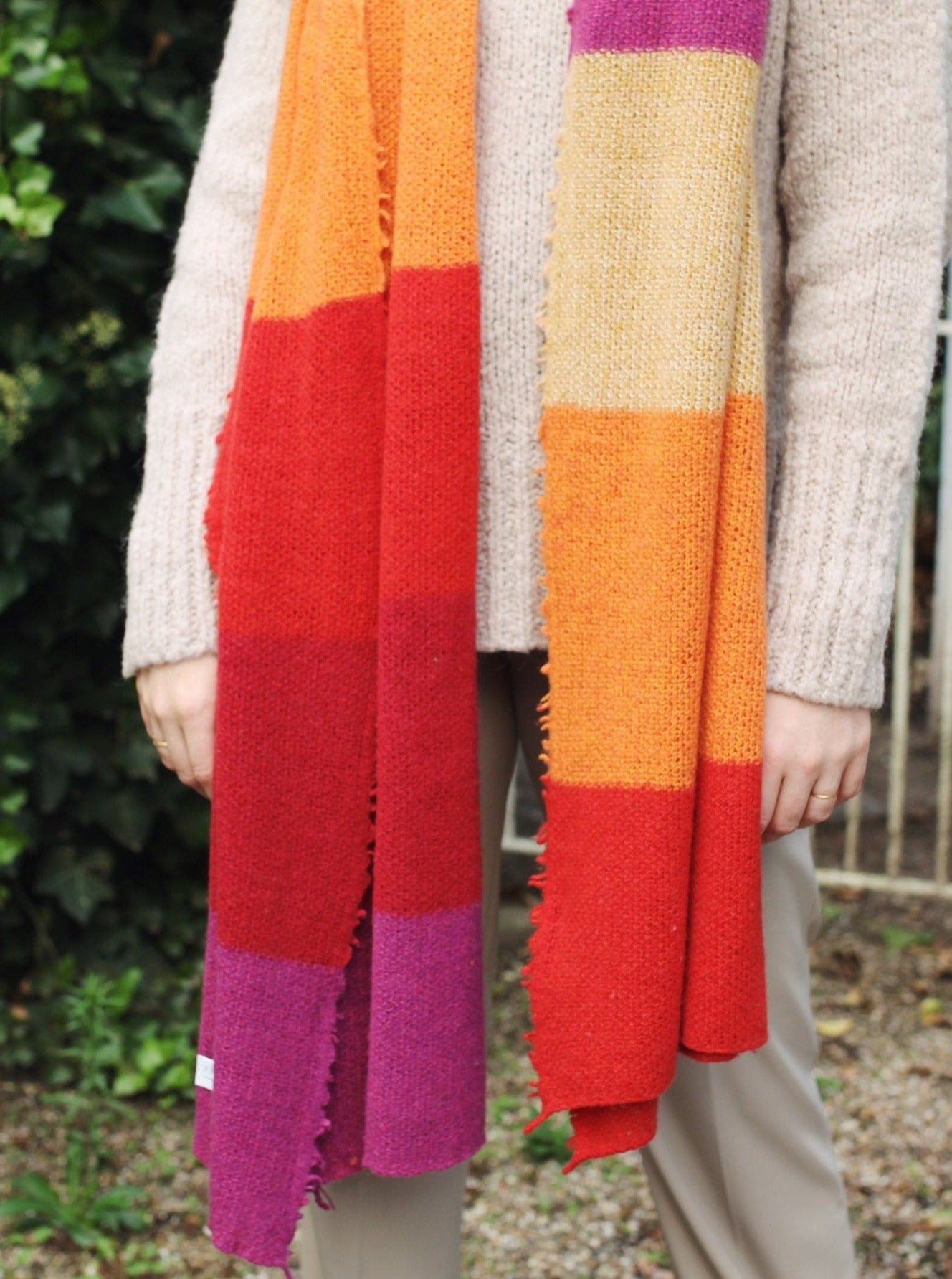 Kaschmirschal XL gestreift - Orange/Rot/Kirschrot/Gelb/Violett - Nahaufnahme