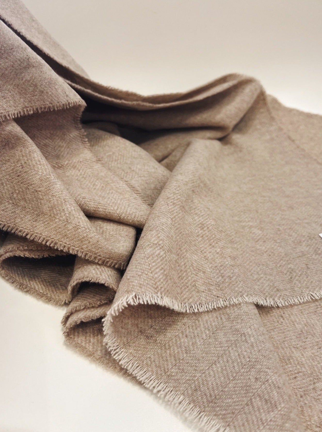 Leichter Kaschmirschal - Beige - Nahaufnahme
