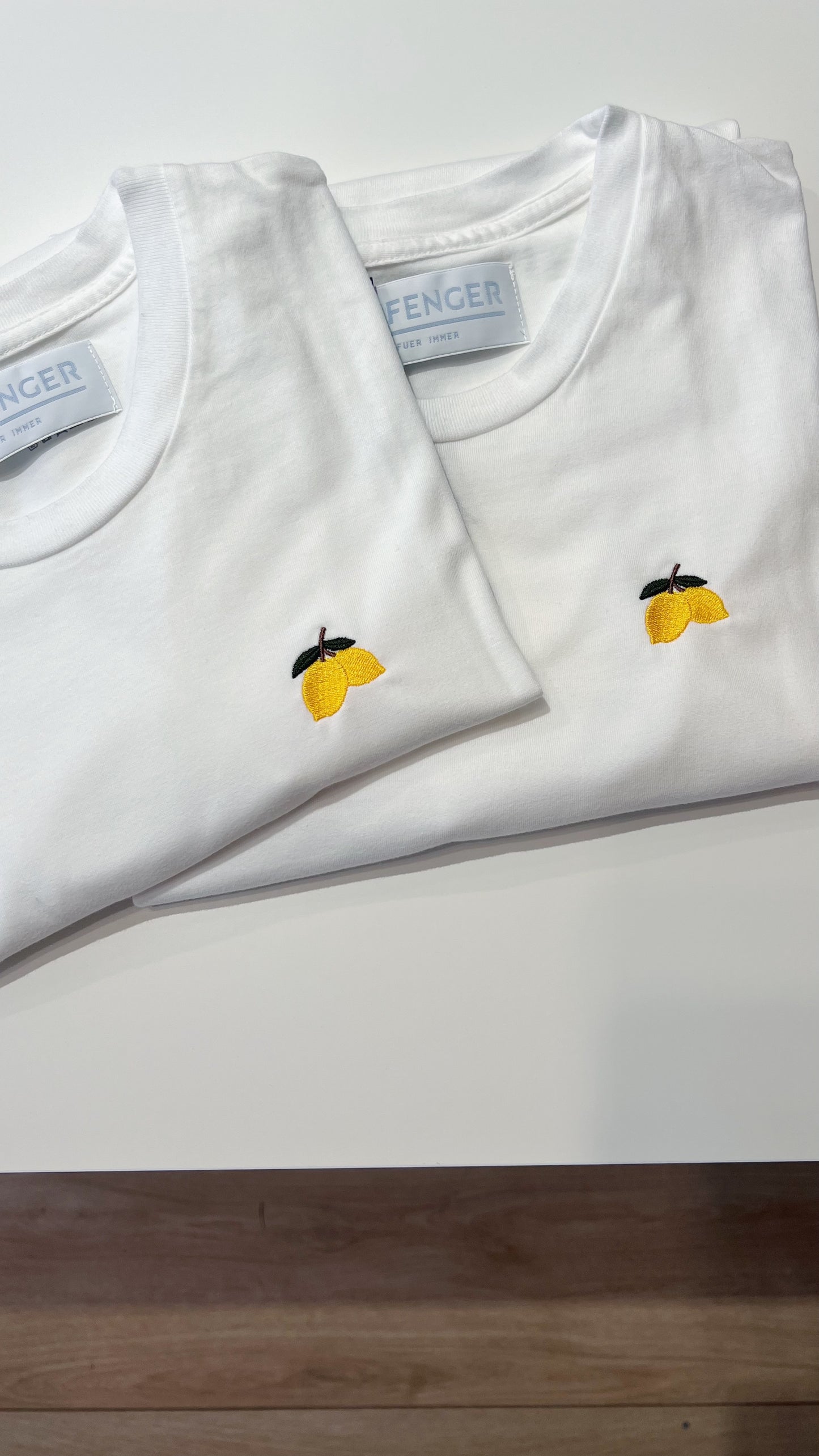 T-Shirt mit Zitronen-Stickerei