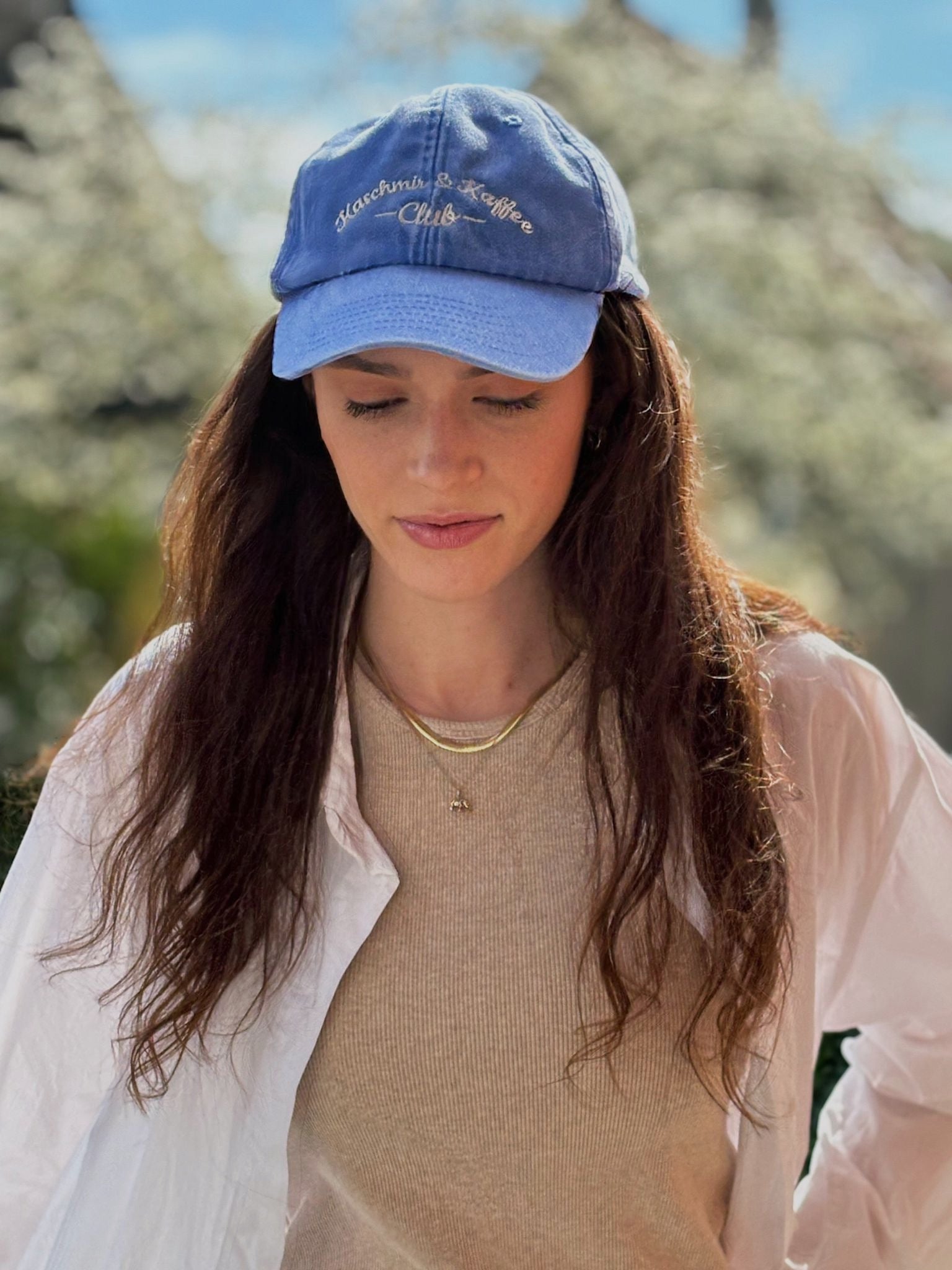 Cap Vintage Blau Kaschmir & Kaffee Club closeup
