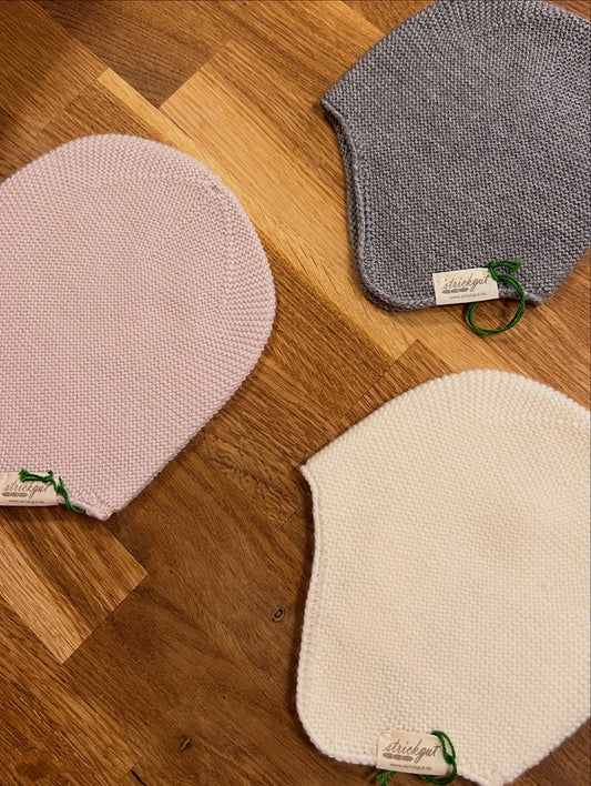 Babymütze mit Ohrenklappen aus Merinowolle - Strickgut