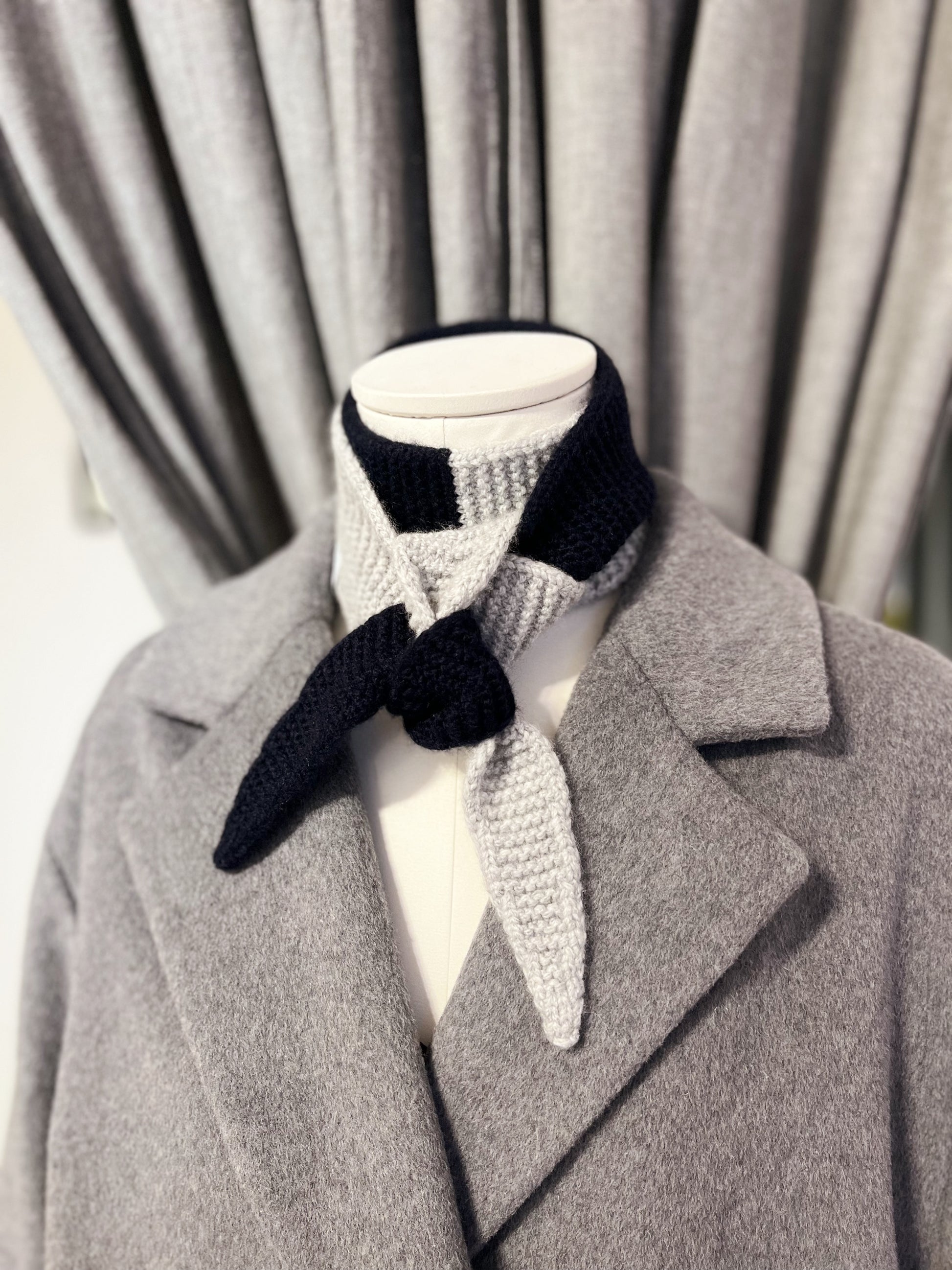 Kaschmir Mini Schal hellgrau dunkelblau Made in Germany 