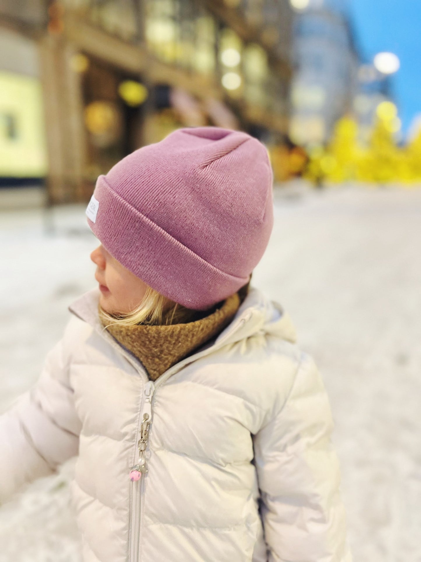 KINDERMÜTZE Beanie made in Germany altrosa side